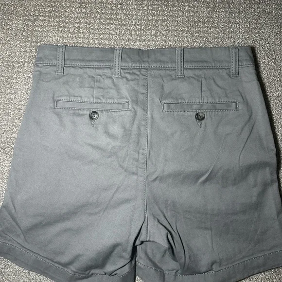 Roundtree & Yorke Charcoal Shorts - Picture 3 of 3